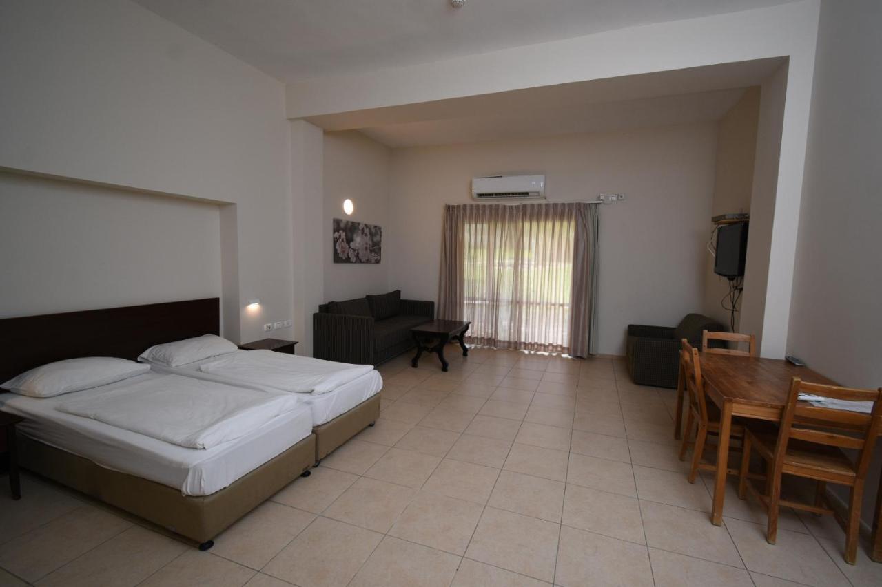 Kibbutz Tiratzvi - Country Lodging Tirat Zevi Экстерьер фото
