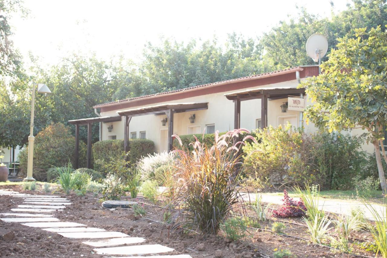 Kibbutz Tiratzvi - Country Lodging Tirat Zevi Экстерьер фото