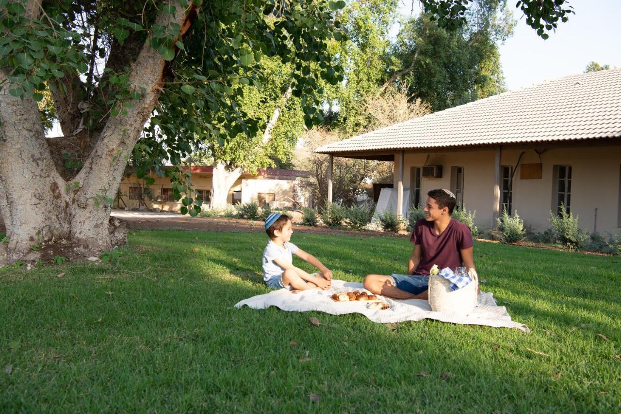 Kibbutz Tiratzvi - Country Lodging Tirat Zevi Экстерьер фото