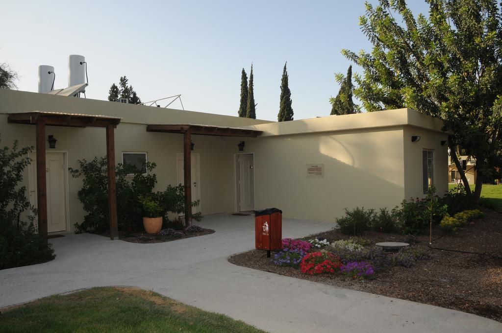 Kibbutz Tiratzvi - Country Lodging Tirat Zevi Экстерьер фото